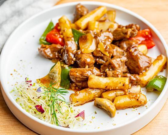 Diced Beef Tenderloin in Black Pepper Sauce 黑椒牛肉粒